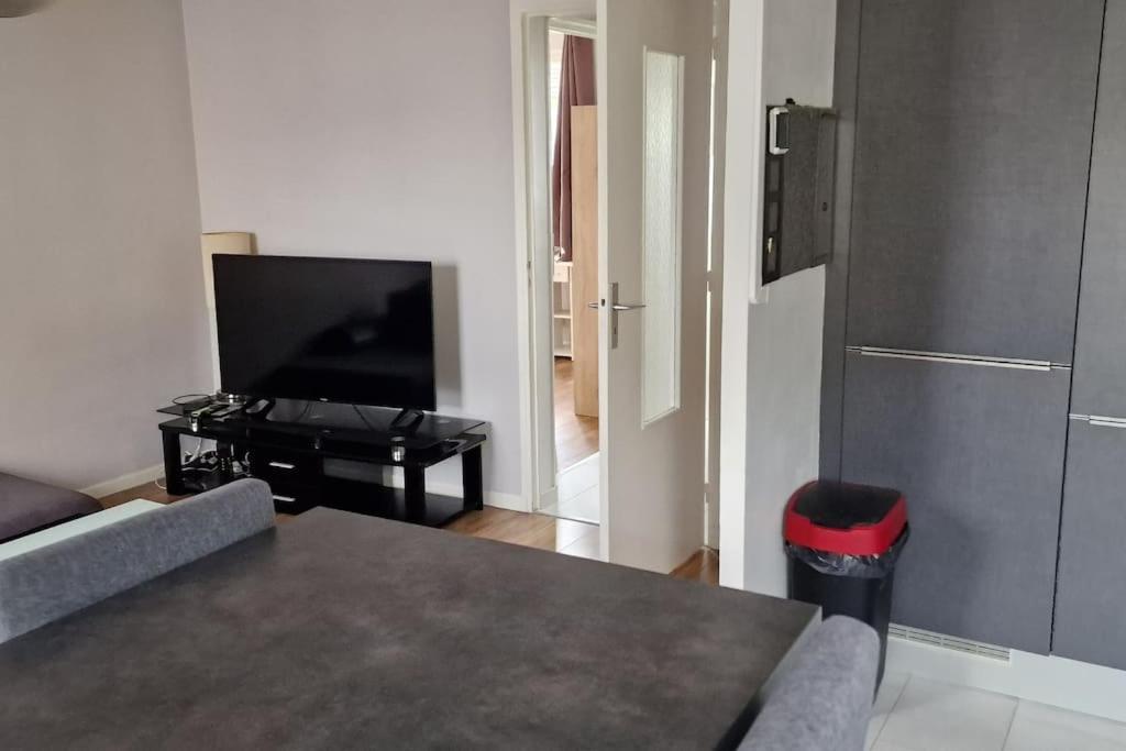 Ferienwohnung Refuge Urbain Chic Avec Balcon Saint-Lô Exterior foto